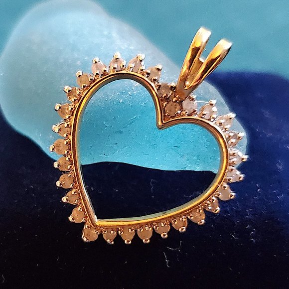ESTATE SALE - Sweet Yellow Gold 10k Diamond Heart Pendant! - Picture 1 of 6